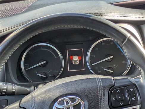 Used 2019 Toyota Highlander Limited image 25