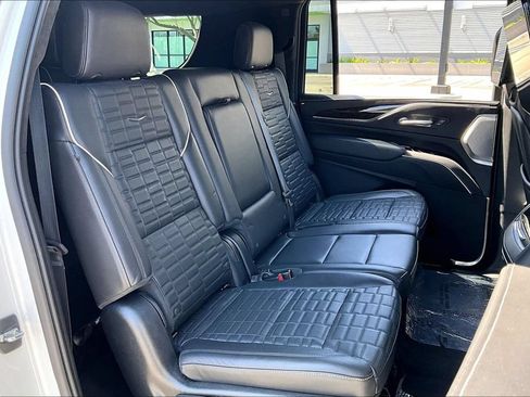 Used 2022 Cadillac Escalade ESV Sport Platinum w/ Heavy-Duty Trailer Package AWD/4WD image 9