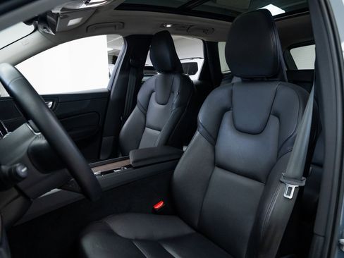 Used 2023 Volvo XC60 B5 Plus image 17