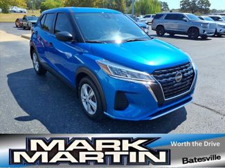 Used 2023 Nissan Kicks S image 1