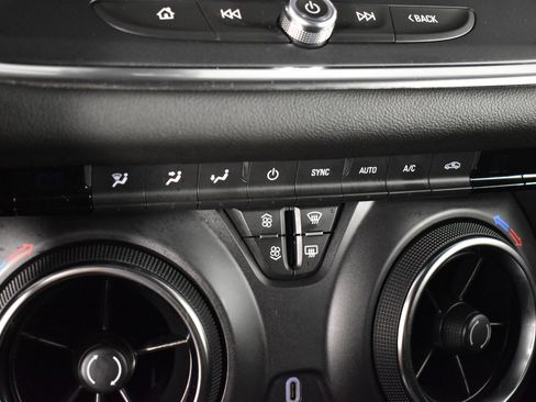 Used 2025 Chevrolet Blazer LT AWD/4WD image 30