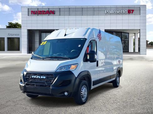 Used 2025 RAM ProMaster 2500 w/ Convenience Group FWD image 3