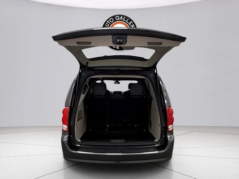 Used 2019 Dodge Grand Caravan SXT FWD image 26