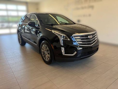 Used 2017 Cadillac XT5 Luxury w/ Driver Awareness Package FWD image 4
