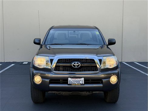 Used 2011 Toyota Tacoma PreRunner w/ SR5 Pkg #2 RWD image 3
