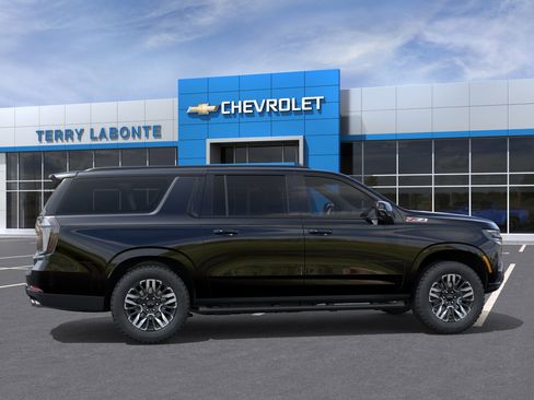 New 2026 Chevrolet Suburban Z71 AWD/4WD image 7