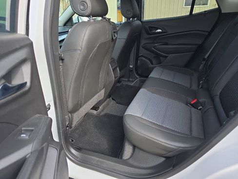 Used 2024 Chevrolet Trax LT w/ Driver Confidence Package image 31