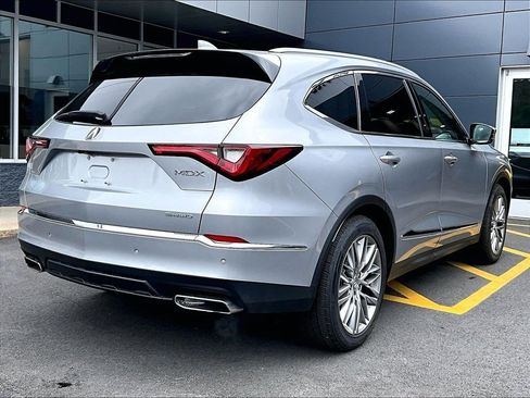 Used 2022 Acura MDX SH-AWD w/ Advance Package image 4