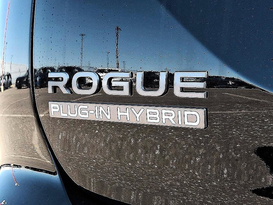 Certified 2026 Nissan Rogue SL w/ Family Package AWD/4WD image 10