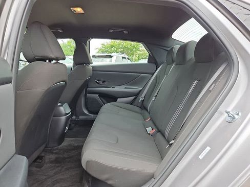 Certified 2025 Hyundai Elantra SEL FWD image 9