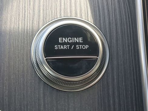 Used 2025 Mercedes-Benz GLC 350e 4MATIC image 16