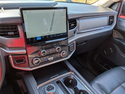 Used 2024 Ford Expedition XLT RWD image 22