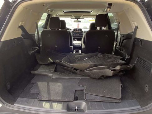 Used 2024 Nissan Pathfinder SV w/ SV Premium Package image 31