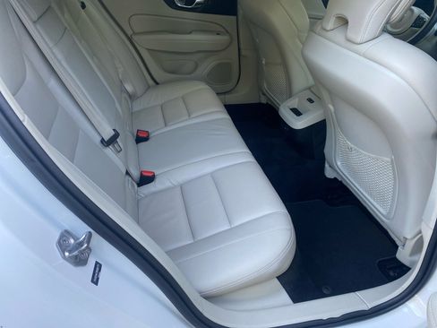 Used 2022 Volvo V60 T5 Cross Country w/ Advanced Package image 8