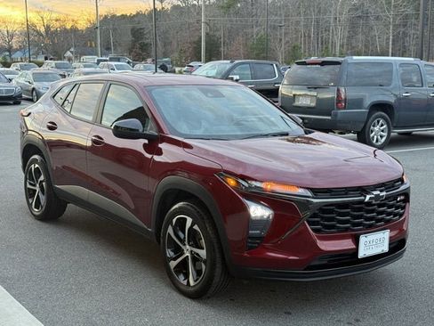 Used 2024 Chevrolet Trax RS w/ Sunroof Package image 8