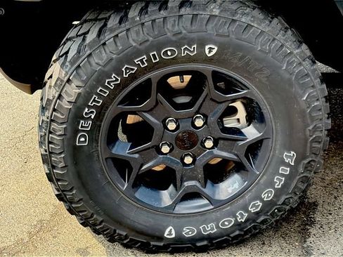 Used 2023 Jeep Wrangler Unlimited w/ Cold Weather Group AWD/4WD image 8