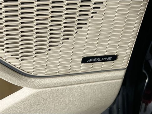 Used 2022 Jeep Grand Cherokee Limited image 19