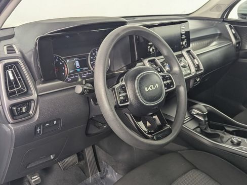 Used 2023 Kia Sorento LX FWD image 10