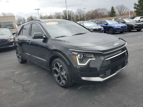 Used 2024 Kia Niro EX Touring image 4