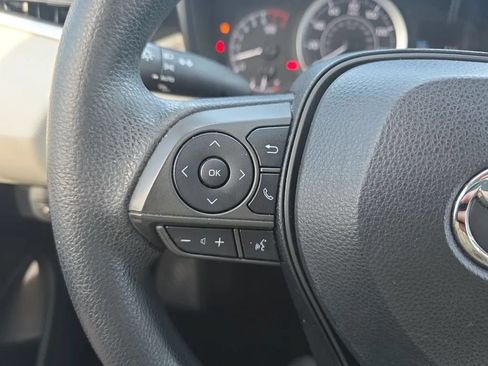 Used 2020 Toyota Corolla LE FWD image 18