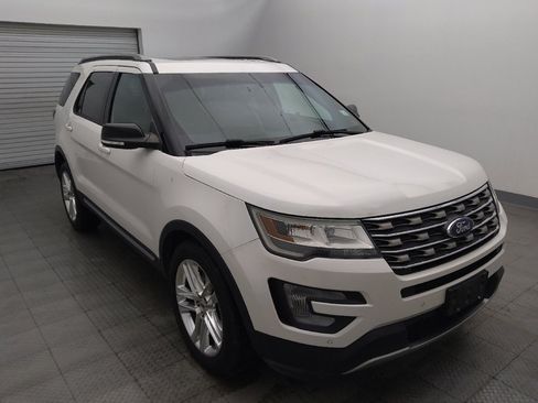 Used 2017 Ford Explorer XLT w/ Equipment Group 202A FWD image 13