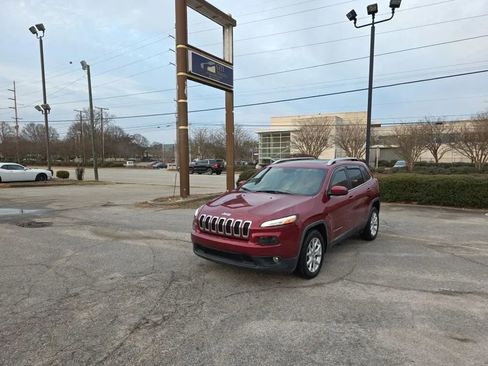 Used 2017 Jeep Cherokee Latitude image 1
