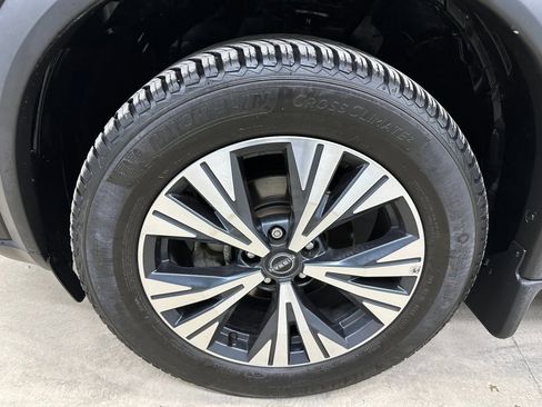 Used 2023 Nissan Rogue SV image 34