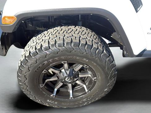 Used 2021 Jeep Gladiator Sport AWD/4WD image 38