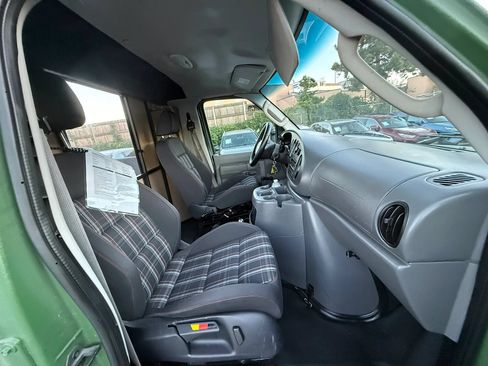 Used 2006 Ford E-250 and Econoline 250 RWD image 22