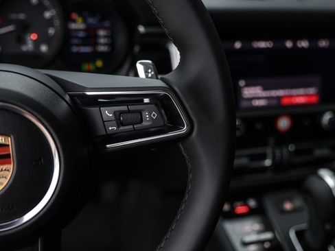 Certified 2025 Porsche Macan AWD/4WD image 19