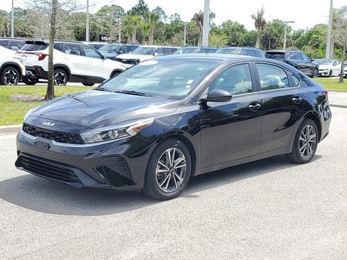 Certified 2022 Kia Forte LXS image 2