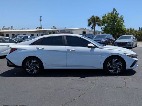 Certified 2024 Hyundai Elantra Limited image 4