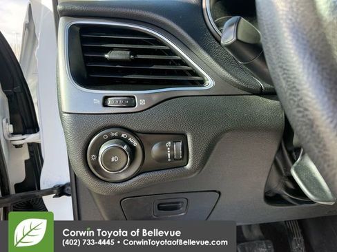 Used 2019 Jeep Cherokee Latitude w/ Popular Appearance Group image 19