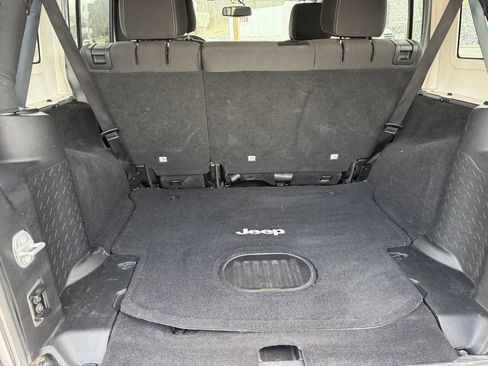 Used 2015 Jeep Wrangler Unlimited Sahara w/ Connectivity Group image 12