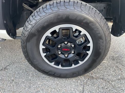 Used 2025 Toyota Tacoma TRD Off-Road image 25