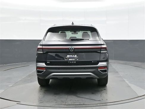New 2026 Volkswagen Taos SE image 6