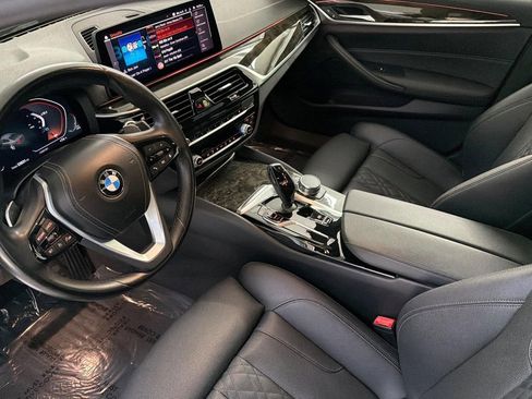 Used 2023 BMW 530i w/ Convenience Package RWD image 4