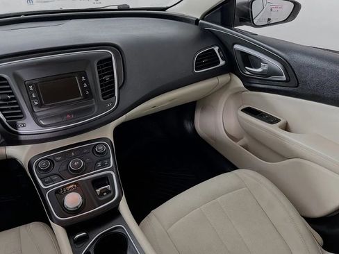 Used 2015 Chrysler 200 Limited w/ Convenience Group image 24