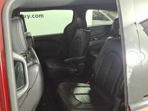 Used 2022 Chrysler Pacifica Touring-L w/ S Appearance Package image 9