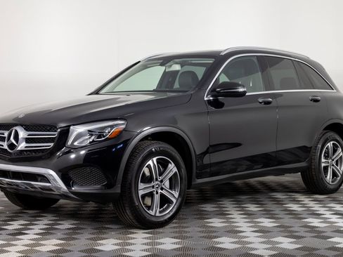 Used 2019 Mercedes-Benz GLC 300 4MATIC w/ Premium Package image 3