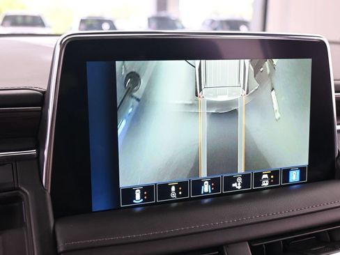 Used 2022 Chevrolet Suburban Z71 w/ Luxury Package AWD/4WD image 22