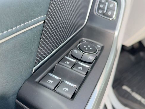 Used 2022 Ford F150 Limited image 12