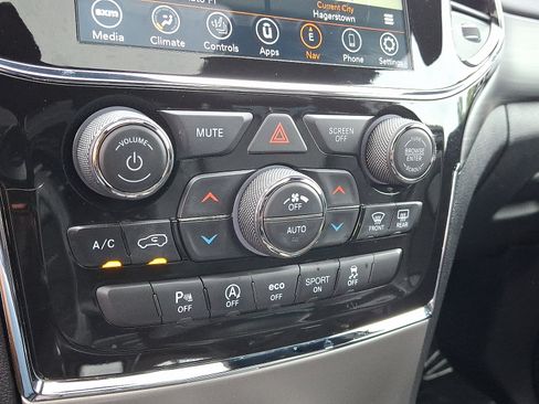 Used 2021 Jeep Grand Cherokee Laredo X AWD/4WD image 16