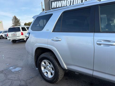 Used 2018 Toyota 4Runner SR5 Premium image 3