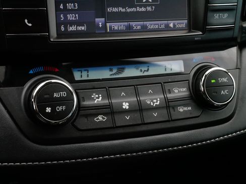 Used 2018 Toyota RAV4 LE image 23