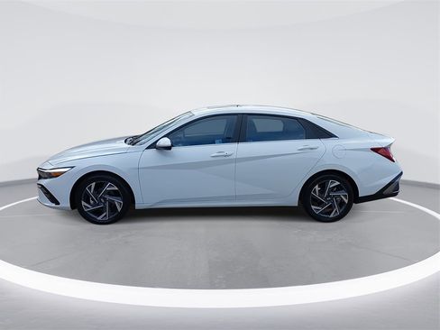 Certified 2025 Hyundai Elantra SEL w/ Cargo Package image 8