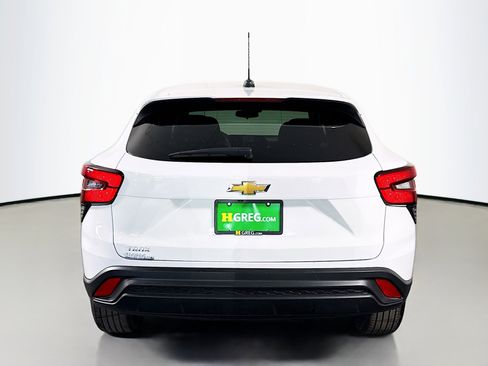 Used 2024 Chevrolet Trax LS FWD image 8