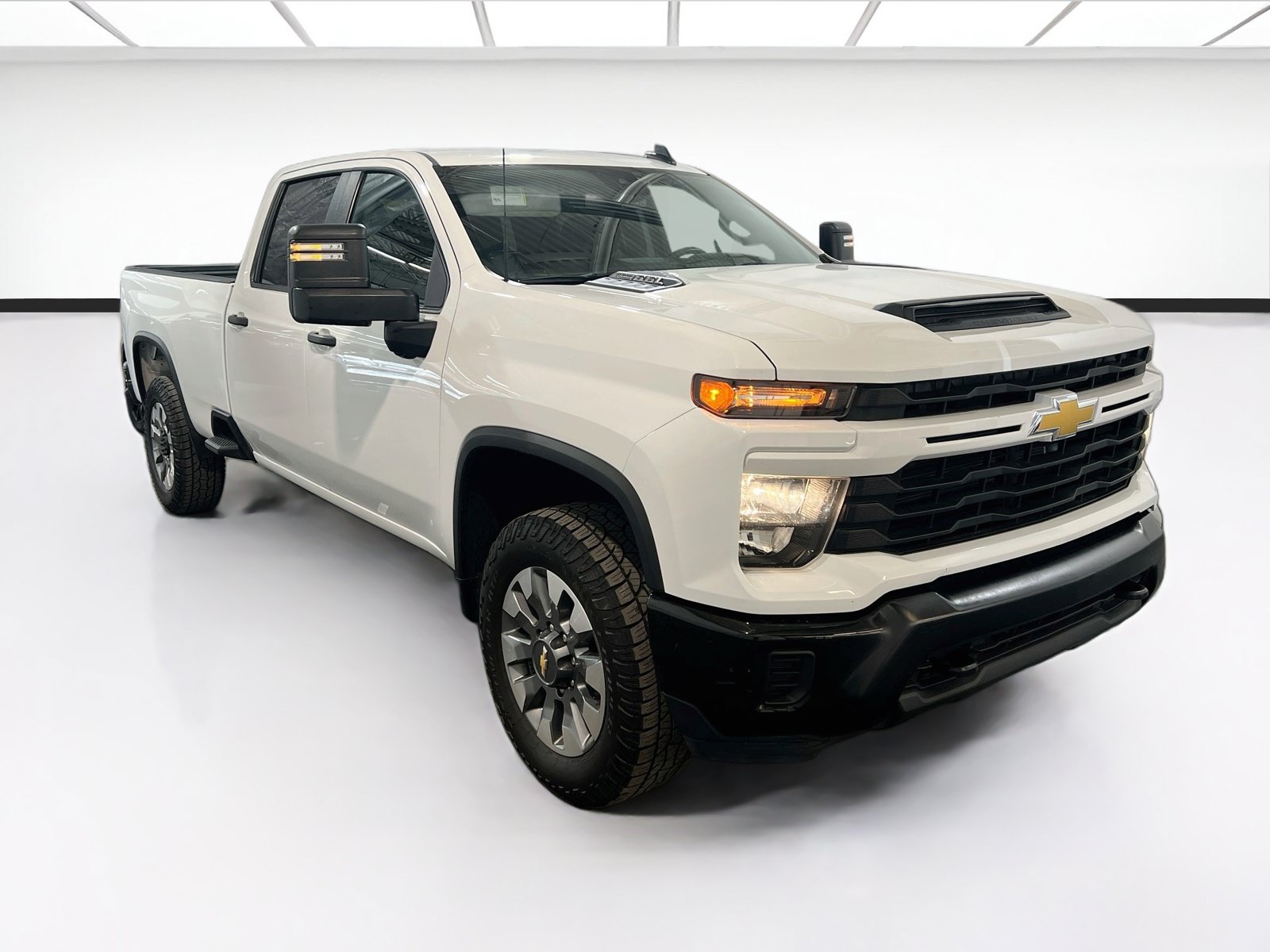 Used 2024 Chevrolet Silverado 2500 Custom w/ Custom Value Package RWD image 3