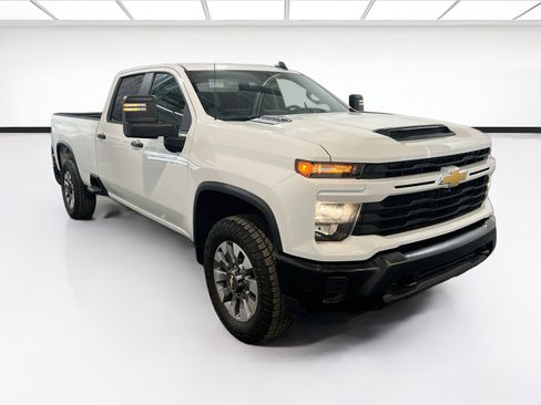 Used 2024 Chevrolet Silverado 2500 Custom w/ Custom Value Package RWD image 3