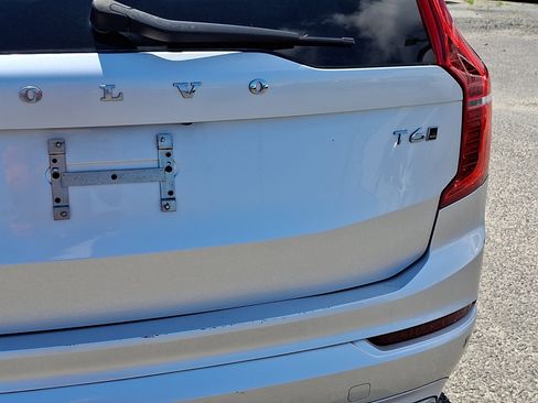 Used 2018 Volvo XC90 T6 Momentum w/ Convenience Package AWD/4WD image 16